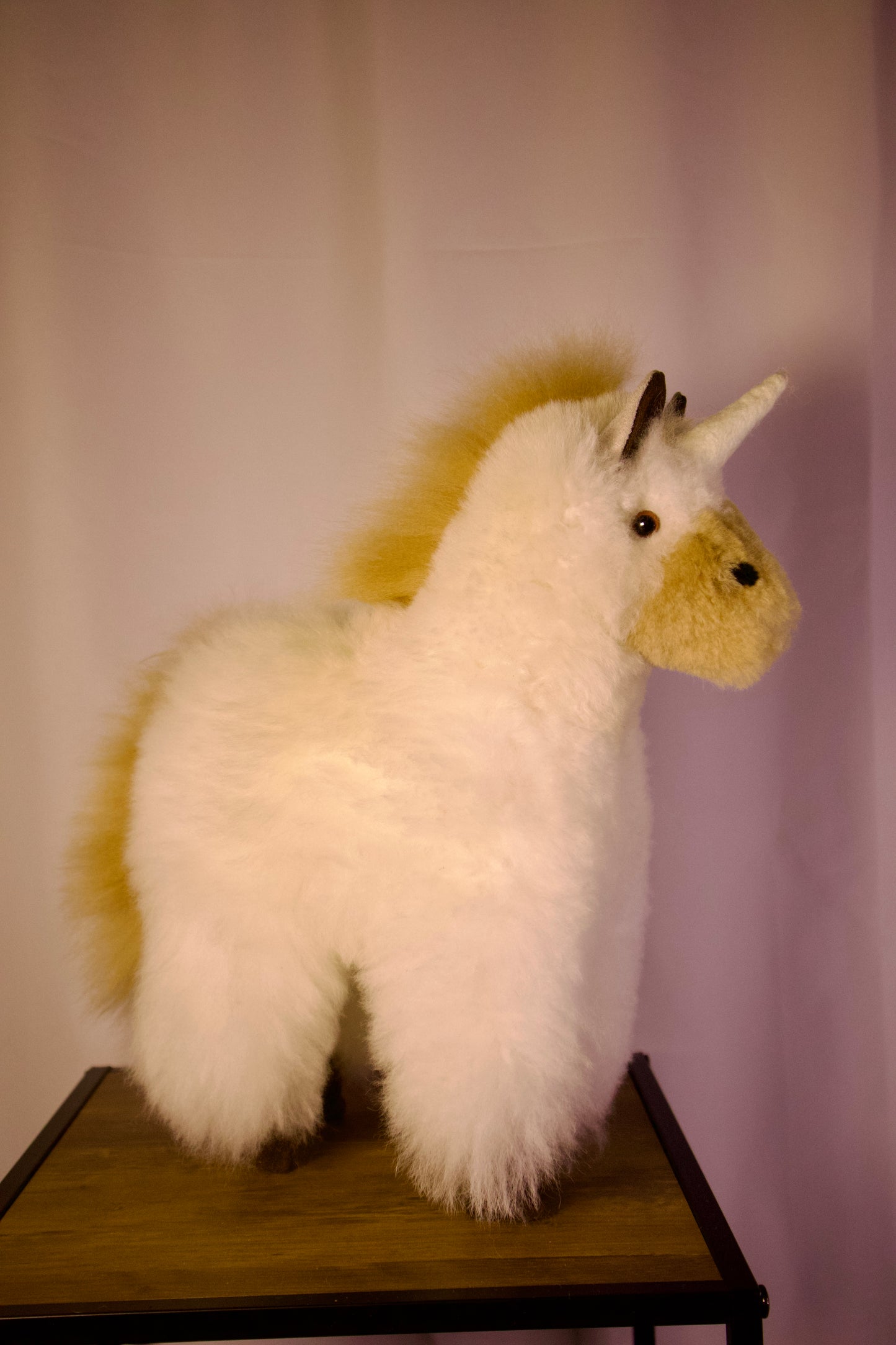 Rankų darbo Vienaragis iš 100 % alpakų vilnos – itin minkštas, hipoalerginis, 32 cm