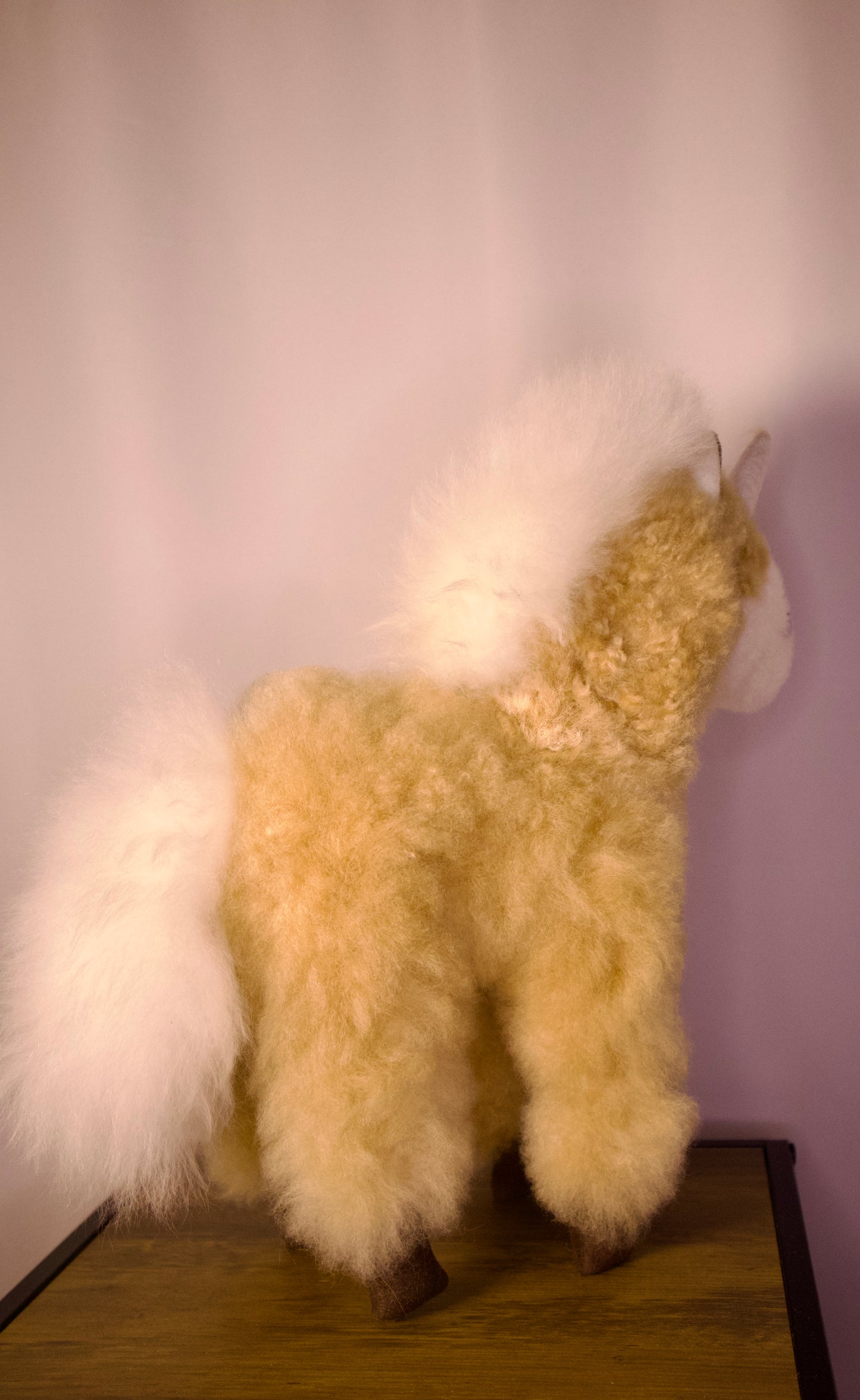 Rankų darbo Vienaragis iš 100 % alpakų vilnos – itin minkštas, hipoalerginis, 32 cm