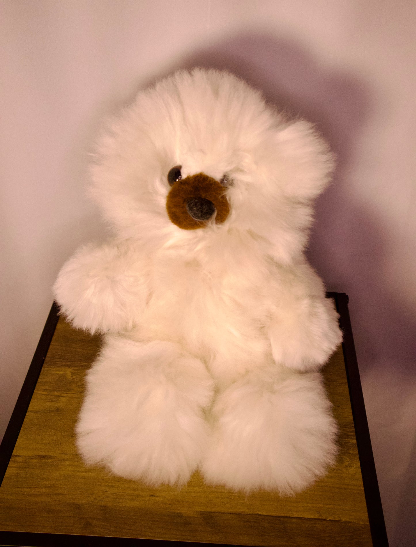 Rankų darbo meškiukas iš 100 % alpakų vilnos – itin minkštas, hipoalerginis, 32 cm