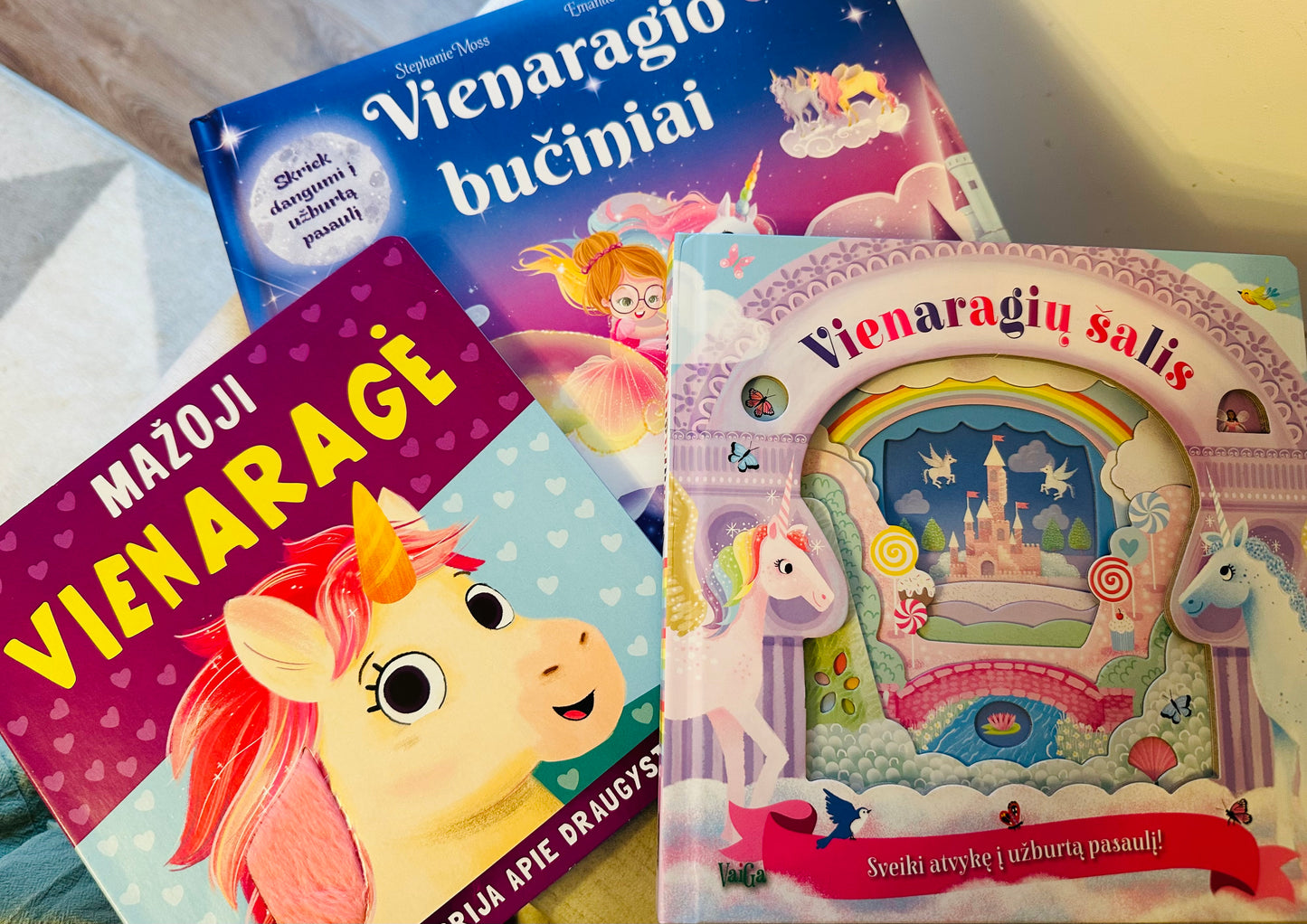 Trijų knygų rinkinys - Vienaragio bučiniai, Vienaragių šalis, Mažoji vienaragė(gali būti truputį pasibražiusi)