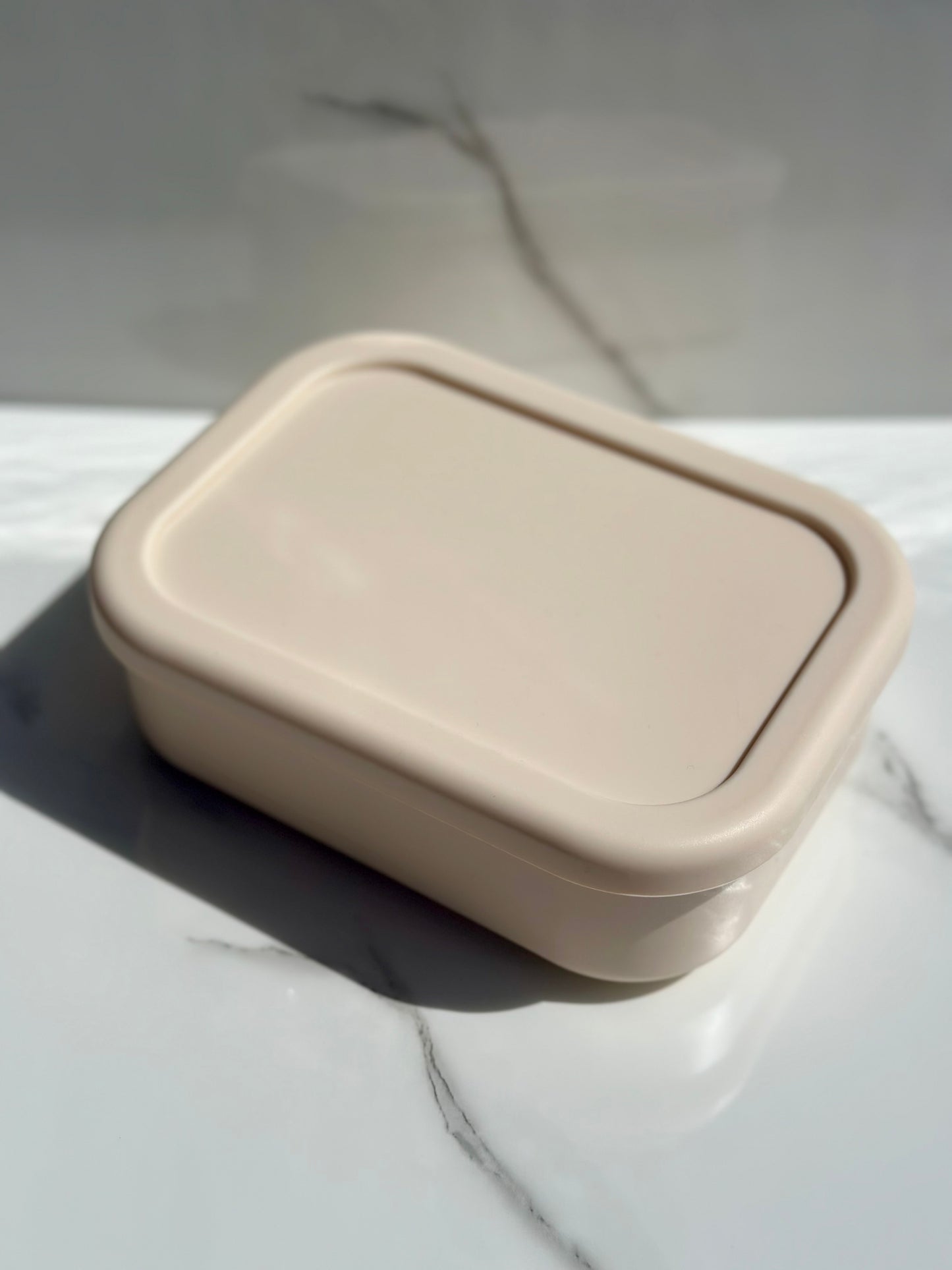 Silikoninė maisto dėžutė su 3 skyriais – 10 skirtingų pastelinių spalvų