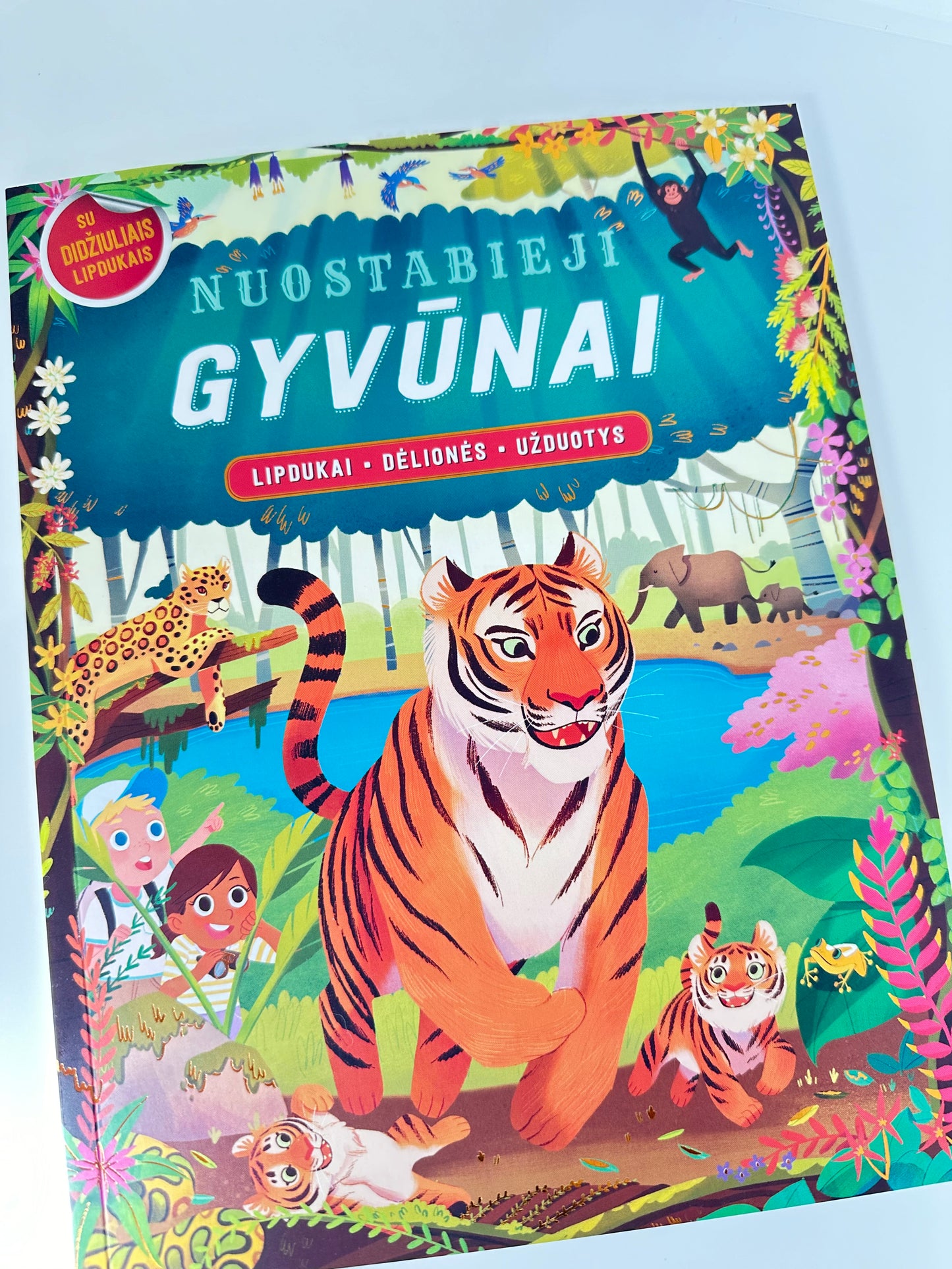 Nuostabieji gyvūnai. Lipdukai-dėlionės-užduotys