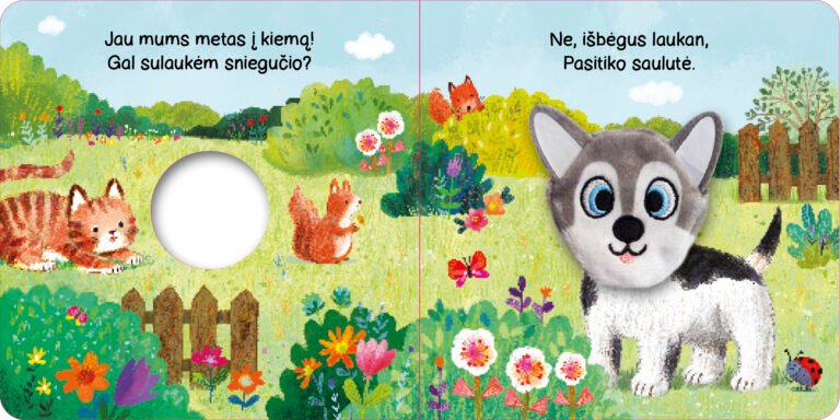 Šuniukas. Su žaisliuku ant piršto