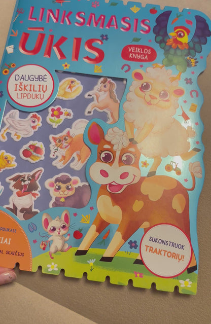Linksmasis ūkis su iškiliais lipdukais